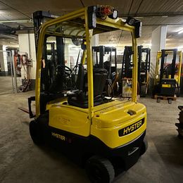 Hyster J1.8XN LWB °°° Chariot 4 roues électrique