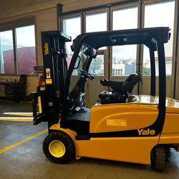 Yale ERP35VL °°° Chariot 4 roues électrique