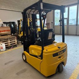 Yale YALE ERP16VT SWB °°° Chariot 3 roues électrique