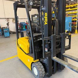Yale YALE ERP16VT SWB °°° Chariot 3 roues électrique