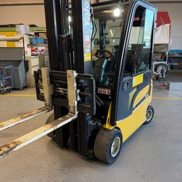 Yale ERP18VF °°° Chariot 4 roues électrique
