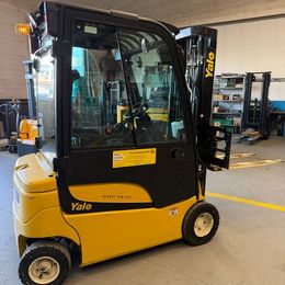 Yale ERP18VF °°° Chariot 4 roues électrique
