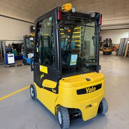 Yale ERP18VF °°° Chariot 4 roues électrique
